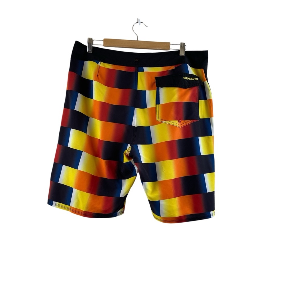 Quiksilver Checkered Board Shorts Men’s Size 36 - Picture 2 of 12